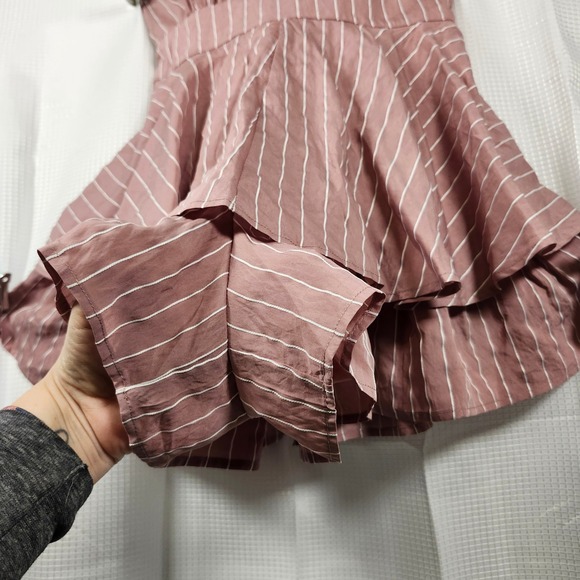 @BaLance Mauve Pinstripe Tiered Ruffle Romper Womens Medium Cross Back V-Neck - Picture 5 of 8
